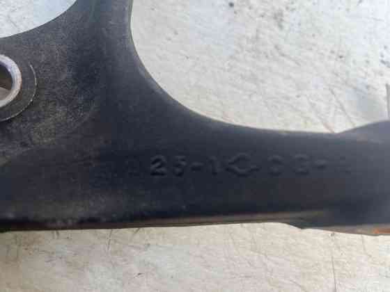 Кулак поворотный правый без ступицы Infiniti FX S50 3.5 БЕНЗИН VQ35DE 2002 (б/у) Киев