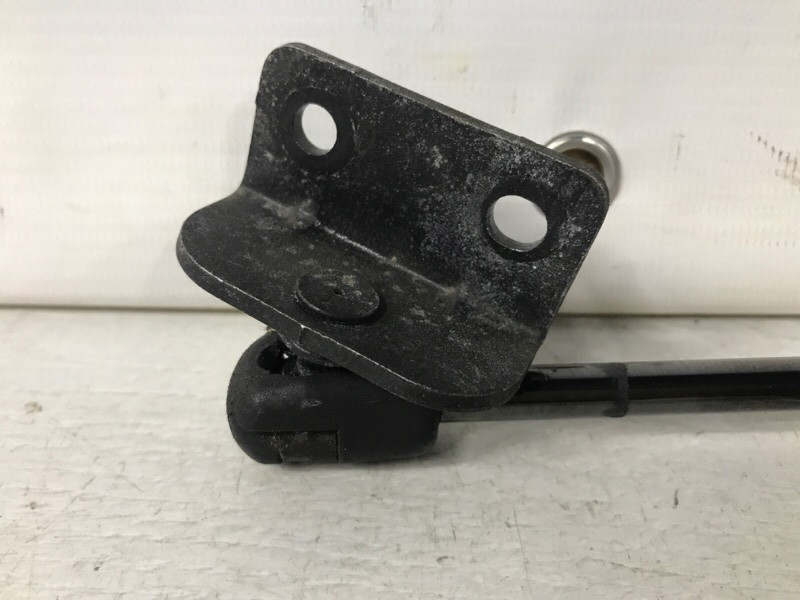 Амортизатор крышки багажника SsangYong Rexton Y250 2.7 D27DT 2006 (б/у) Киев - изображение 3