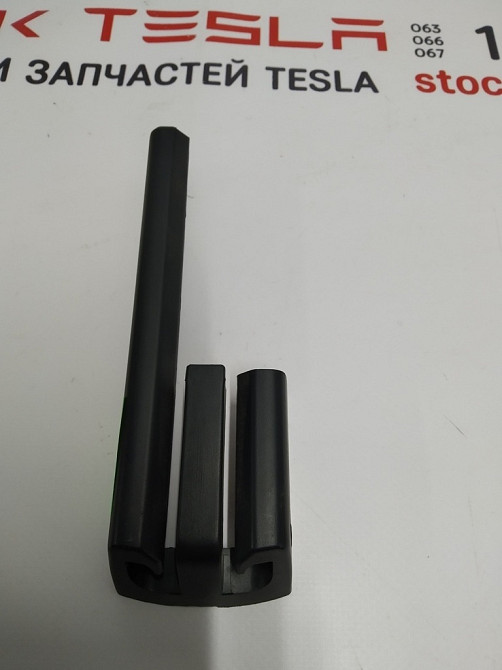 Заглушка салазки сиденья передняя правая Tesla model S, model S REST 1031676-00-A Киев - изображение 1
