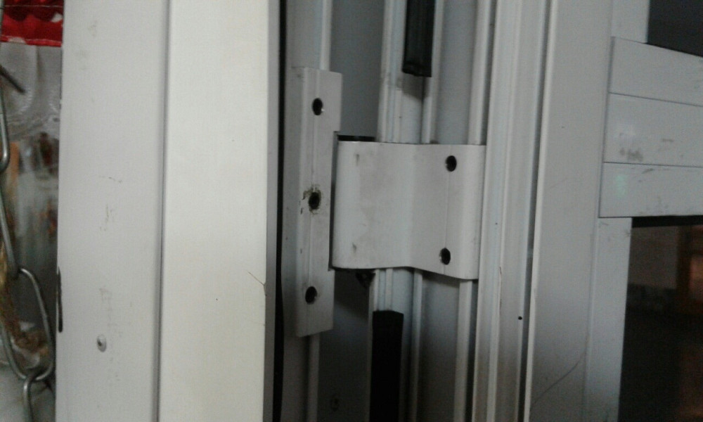 Петлі С94 для профілю Saray, продаж, установка, відпралення по Україні Киев - изображение 1