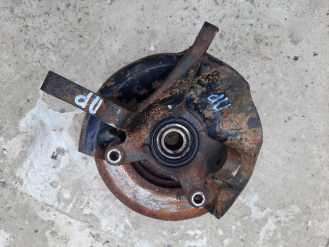 MB518707 Поворотный кулак правый Mitsubishi Lancer IV Разборка Днепр - изображение 1