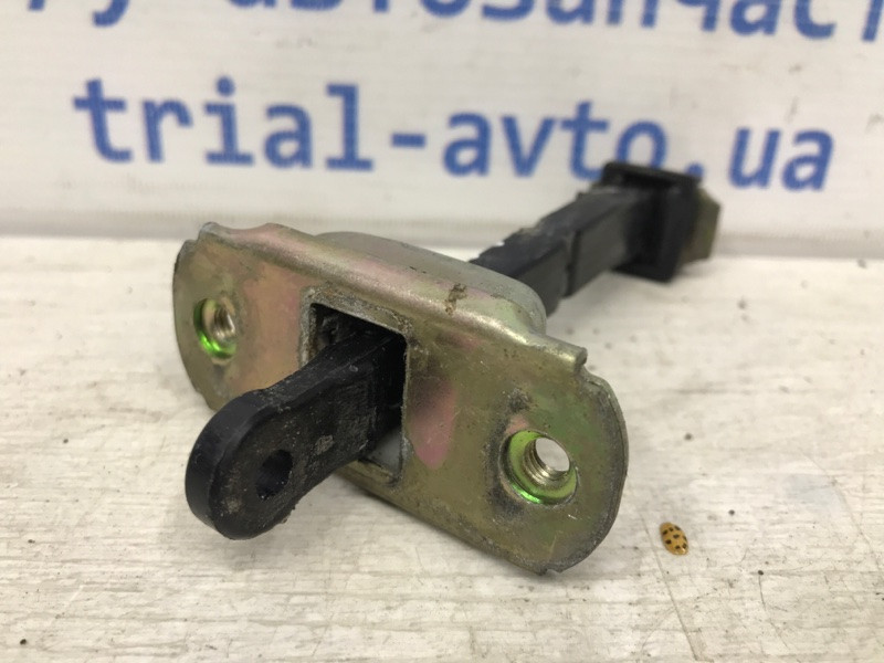 Ограничитель двери передний правый Mitsubishi Pajero Sport K9 2.5 DIESEL 4D56 1996 (б/у) Киев - изображение 2