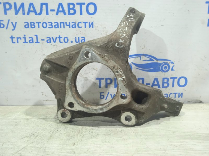 Кулак поворотный правый без ступицы Chevrolet Cruze J300 2009 (б/у) Киев - изображение 1