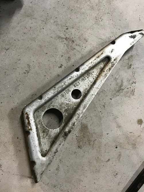 Бу кронштейн впускного коллектора Mercedes W168, 1661410085, A1661410085 Кропивницкий - изображение 2