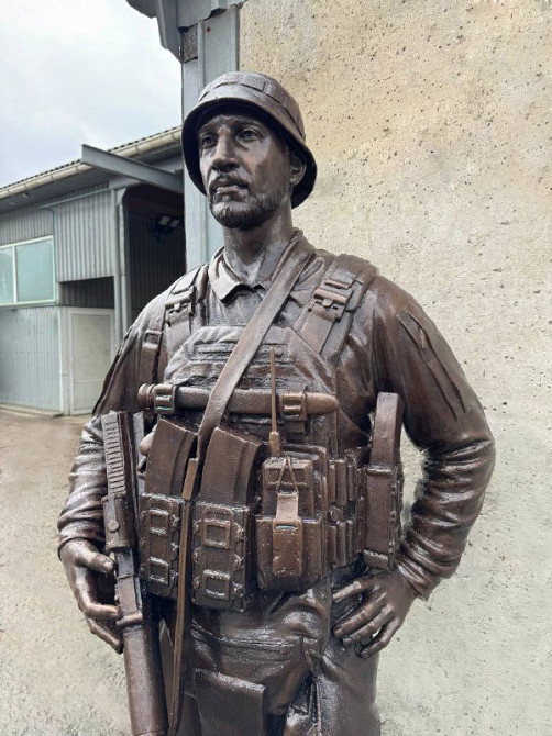 Бронзовий пам’ятник загиблому військовому ТрО — авторська робота на замовлення Київ - зображення 4