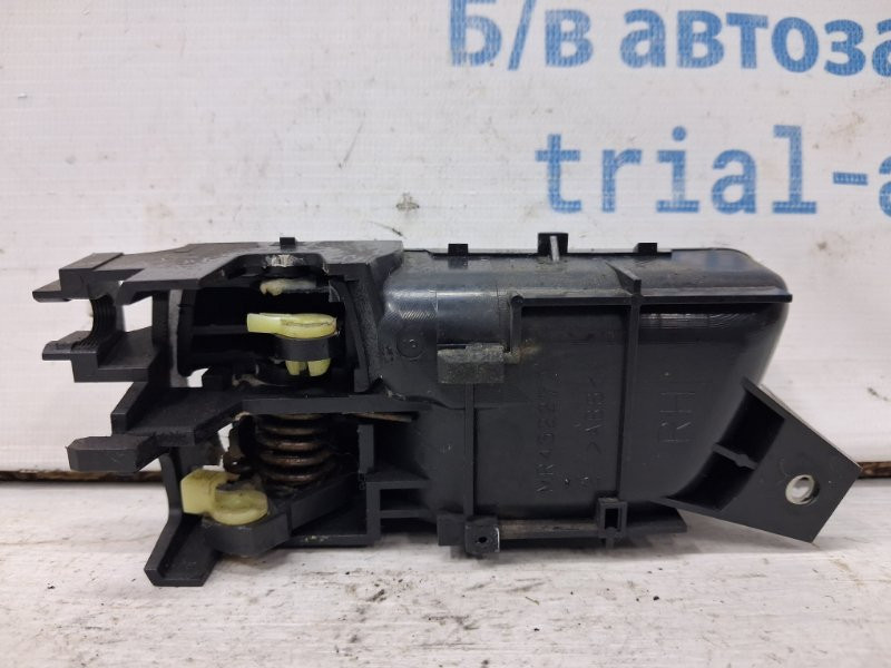 Ручка двери внутренняя правая Mitsubishi Pajero Wagon 3 3.2 ДИЗЕЛЬ 4M41 1999 (б/у) Киев - изображение 3