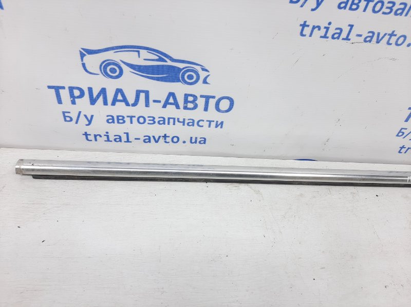 Молдинг стекла двери передний Chevrolet Cruze J300 1.8 2009 (б/у) Київ - зображення 2