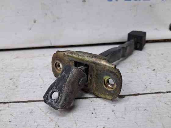 Ограничитель двери задний правый Mitsubishi Pajero Wagon 3 3.2 ДИЗЕЛЬ 4M41 1999 (б/у) Київ