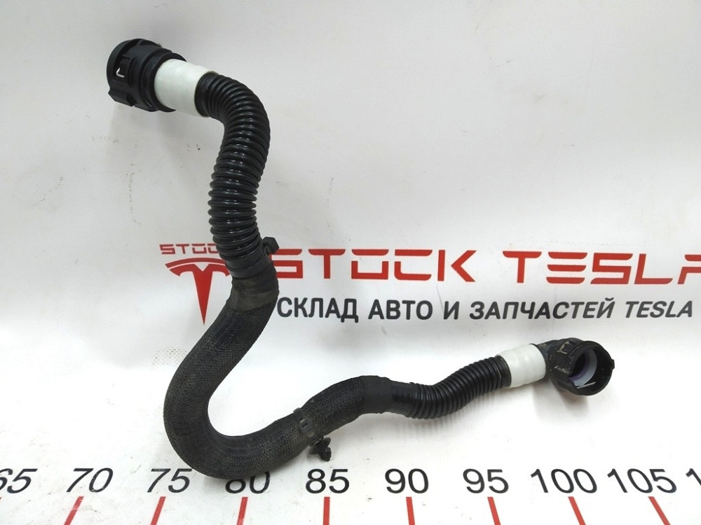 Патрубок системы охлаждения основной батареи RWD Tesla model 3, model Y 1077594-00-C Київ - зображення 1