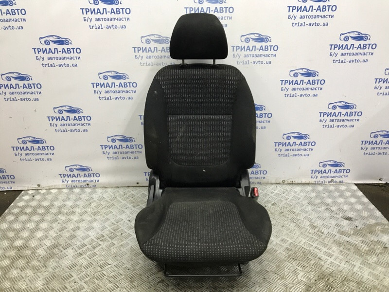 Сиденье переднее правое Mitsubishi L200 KB 2.5 ДИЗЕЛЬ 4D56U 2006 (б/у) Киев - изображение 1