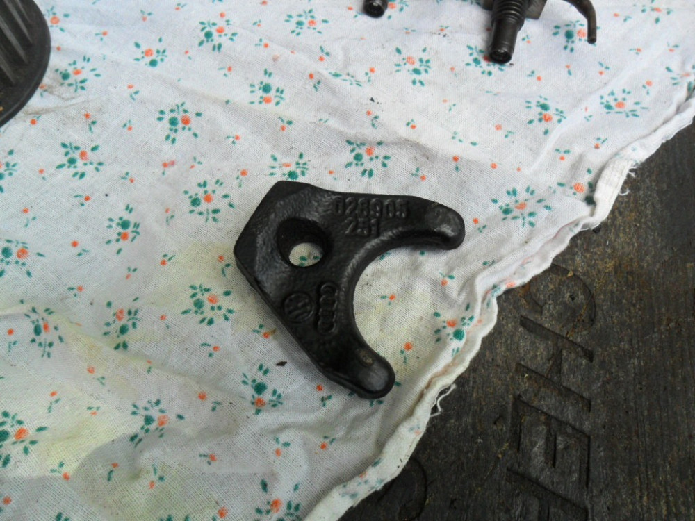 VAG 026905251, Кронштейн Фольксваген, Ауді, Сеат, оригінал Винница - изображение 1