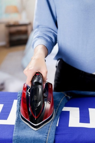 Утюг Zelmer ZIR3210 3200 Вт красный Київ - зображення 7