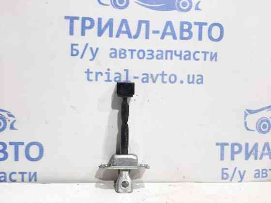 Ограничитель двери передний правый Mitsubishi Lancer 10 1.5 БЕНЗИН 4A91 2007 (б/у) Киев