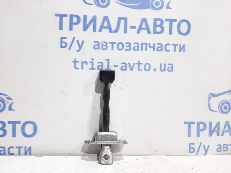 Ограничитель двери передний правый Mitsubishi Lancer 10 1.5 БЕНЗИН 4A91 2007 (б/у) Киев - изображение 1