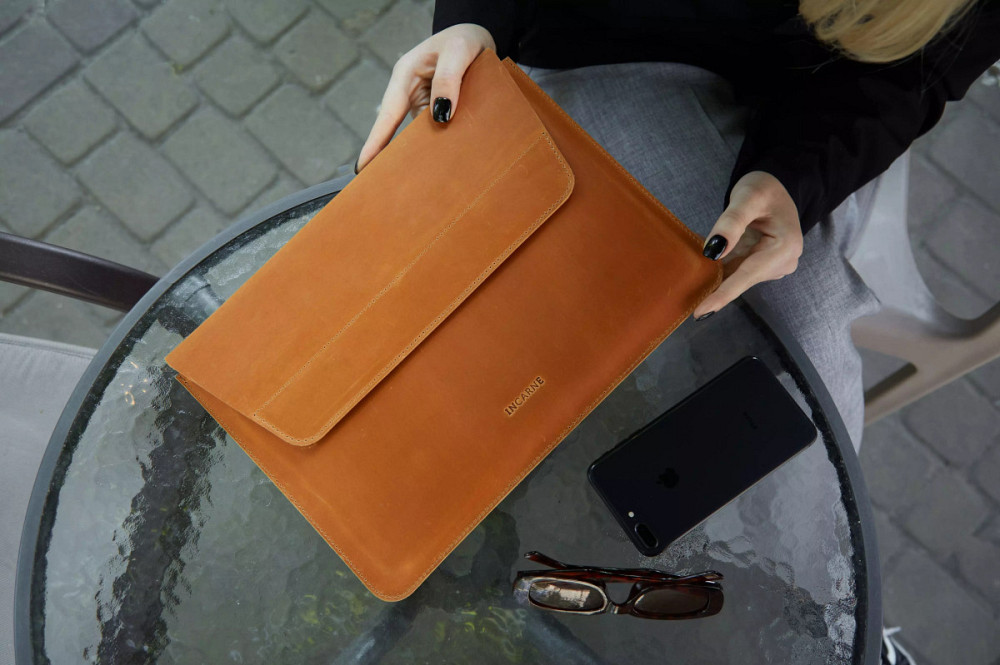 Чехол для ноутбука винтажный Incarne Line MacBook Air 15" 2023-2025 line-cognac-vintage-air-15 конья Київ - зображення 2