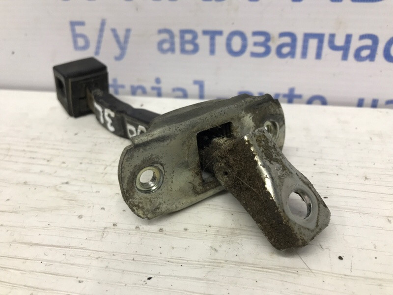 Ограничитель двери задний левый Mitsubishi L200 KB 2.5 ДИЗЕЛЬ 4D56U 2006 (б/у) Киев - изображение 2