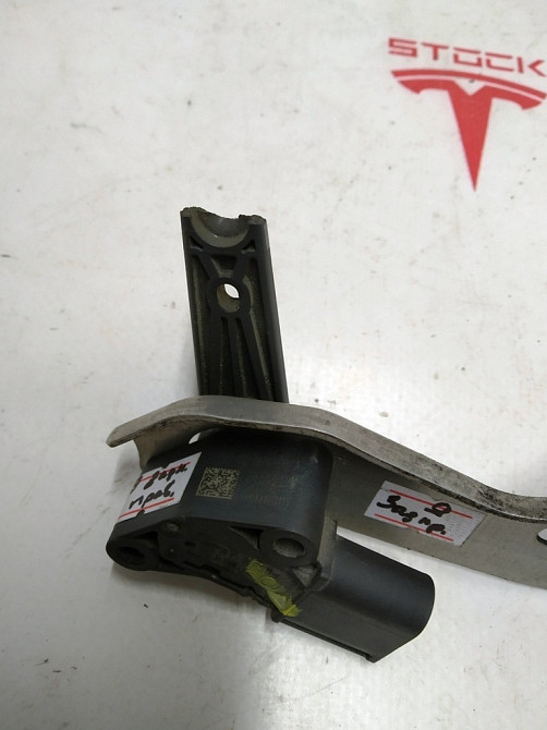 Датчик уровня задней пневмоподвески правый (сломан рычаг) Tesla model X 1027976-00-A Київ - зображення 3