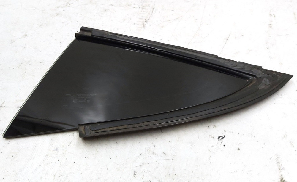 Стекло крыла заднего левого (форточка) с повреждением Tesla model 3 1098757-00-G Киев - изображение 1