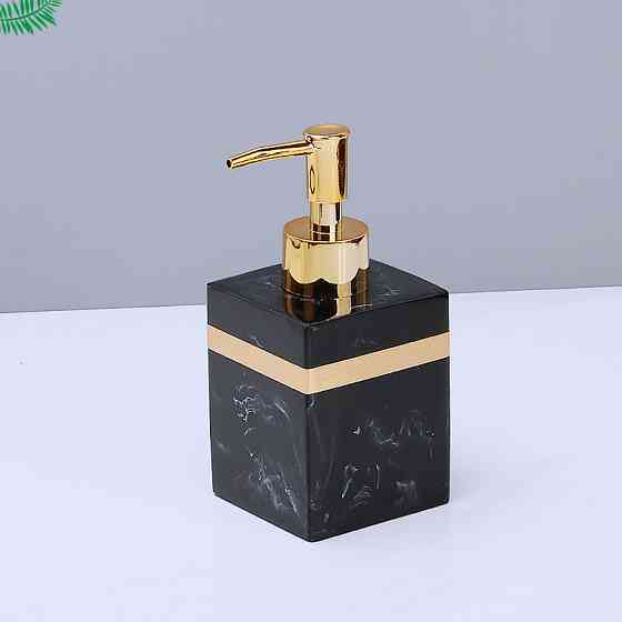 Дозатор для рідкого мила Мармур 11763 7х7х16 см 250 мл чорний Київ