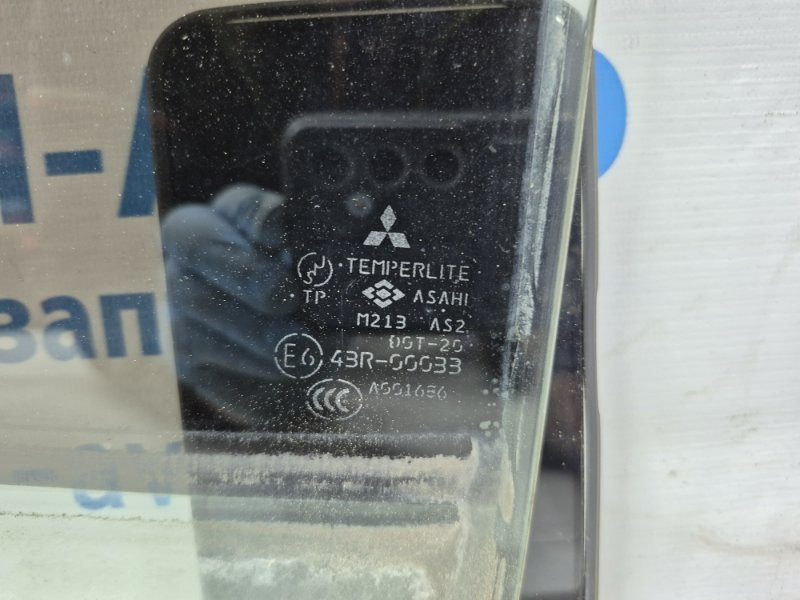 Стекло двери заднее левое Mitsubishi Pajero Wagon 4 3.2 ДИЗЕЛЬ 4M41 2006 (б/у) Київ - зображення 3