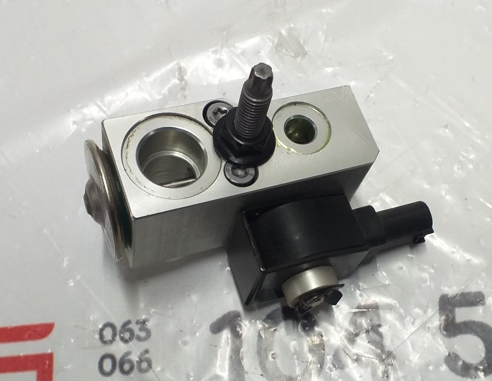 Клапан системы кондиционирования R134A Tesla model 3 1101878-00-A Киев - изображение 2