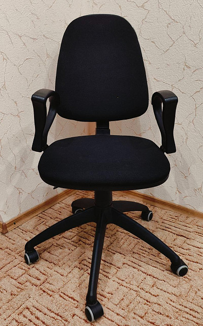 Офісне крісло стул комфорт з підлокітниками та підйомом Роздільна Роздільна - зображення 1