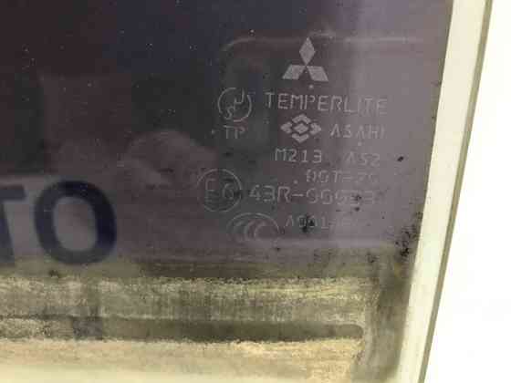 Стекло двери заднее левое Mitsubishi Pajero Wagon 4 3.2 ДИЗЕЛЬ 4M41 2006 (б/у) Київ