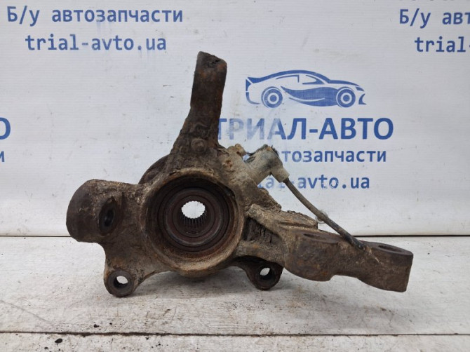 Кулак поворотный левый со ступицей Toyota Avensis T25 1.8 БЕНЗИН 1ZZFE 2002 (б/у) Київ - зображення 1
