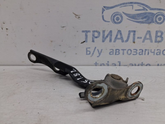 Петля капота левая Toyota Avensis T25 1.8 БЕНЗИН 1ZZFE 2002 (б/у) Киев - изображение 3