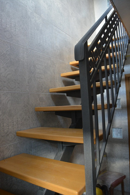 Лестница на одном косоуре. "Броневик" Днепр. Дніпро - зображення 1