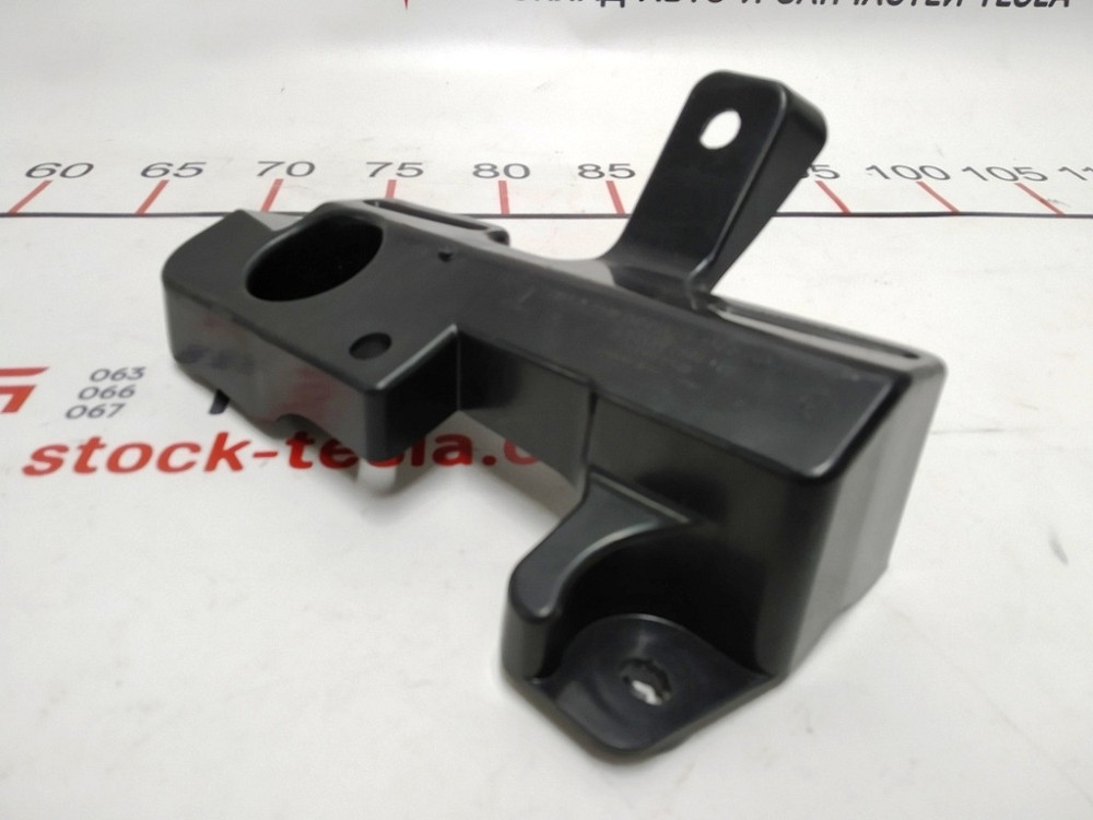 Кронштейн крепления коврового покрытия 1-го ряда сидений правый Tesla model 3 1101145-00-G Киев - изображение 3