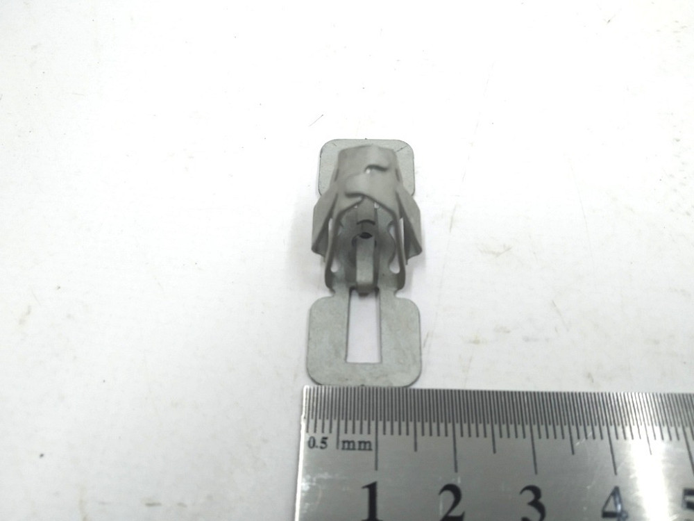 Клипса кузовная козырька солнцезащитного 2 WING,12.2x20,.8-2.5,STL,ZNFL Tesla model 3 1107983-00-A Киев - изображение 2