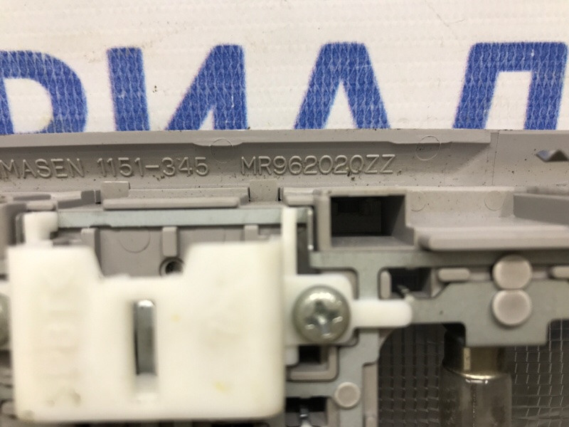 Плафон передний Mitsubishi Pajero Wagon 4 3.2 ДИЗЕЛЬ 4M41 2006 (б/у) Київ - зображення 3