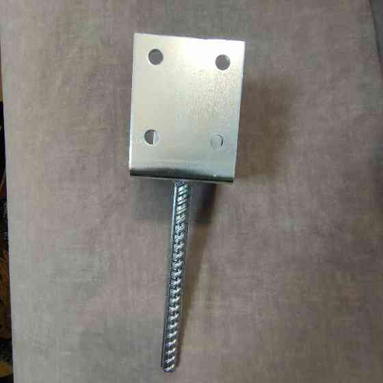 Опора кріпильна 100х120х100х4 мм з винтом d 18 Нововолинськ