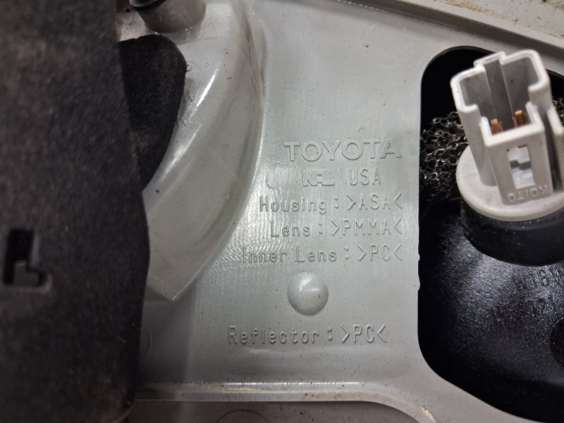 Фонарь задний внутренний правый Lexus RX 350 XU30 3.5 БЕНЗИН 2GRFE 2003 (б/у) Киев - изображение 7