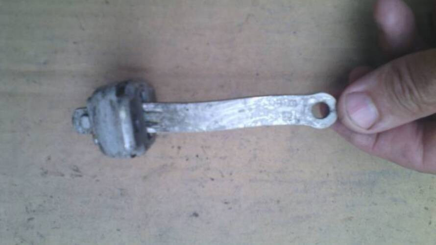 Ограничитель открывания двери 90181331 Опель Кадетт оригинал Винница - изображение 3