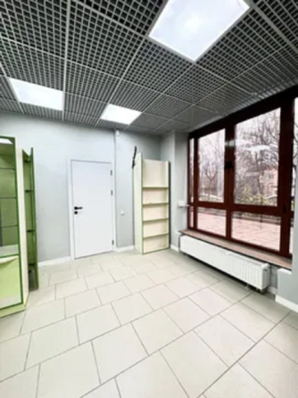 Печерська метро,вул Коновальця 36В, приміщення 40м Киев