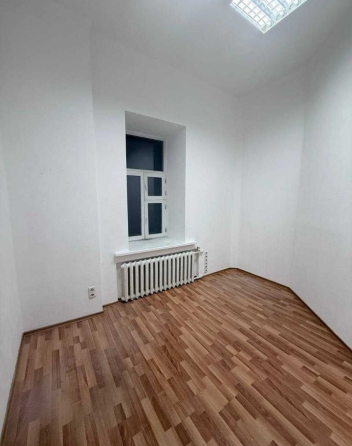 Контрактова пл метро,вул Сагайдачного 12,офіс 10м Київ