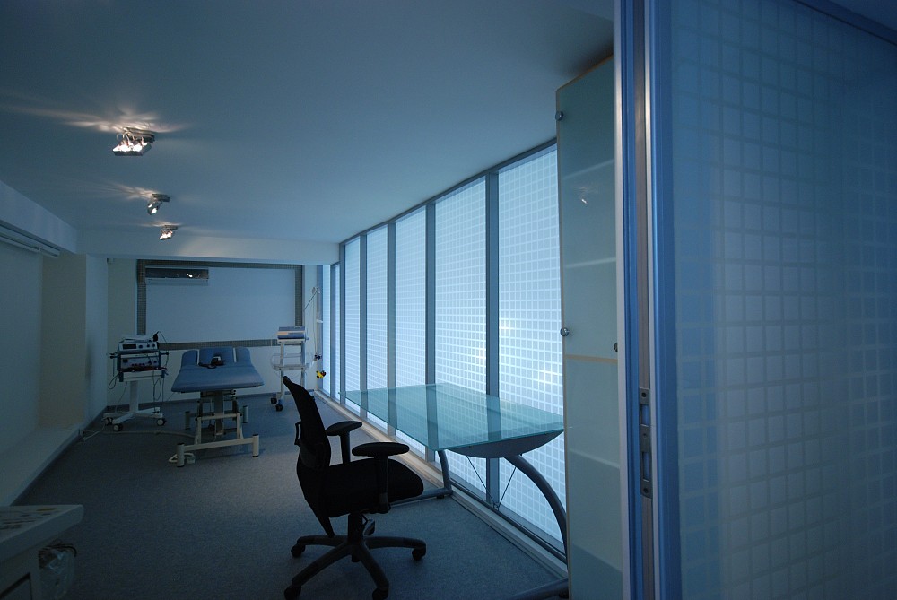 Поклейка плівки на скло, тонування скла плівками Київ - зображення 1