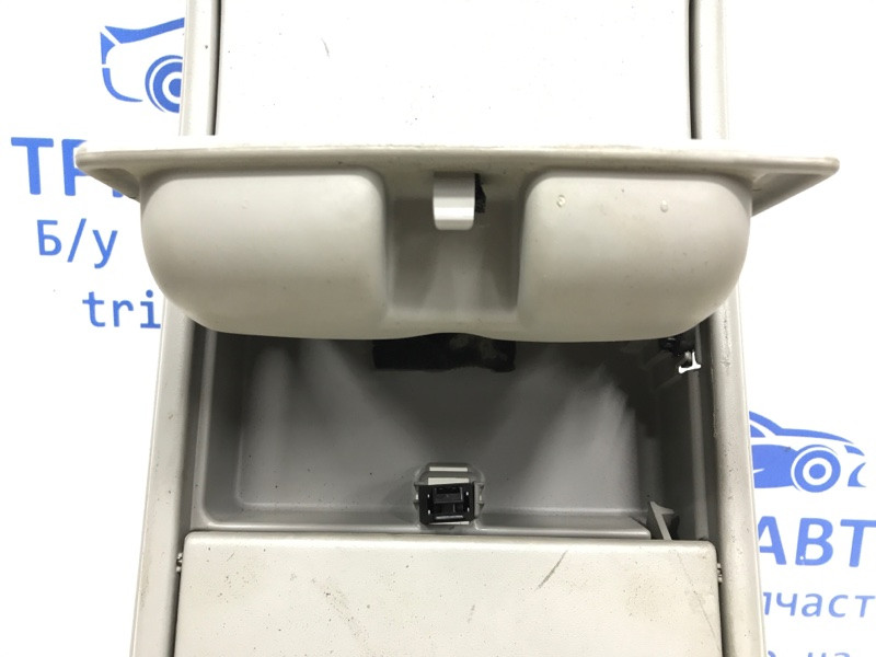 Плафон передний Mitsubishi Pajero Sport K9 2.5 DIESEL 4D56 1996 (б/у) Киев - изображение 3