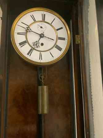 Антикварний настінний маятниковий годинник в дерев'яному корпусі Киев