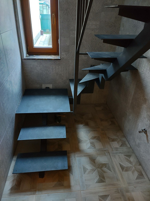 Лестница на одном косоуре. "Броневик" Днепр. Дніпро - зображення 7