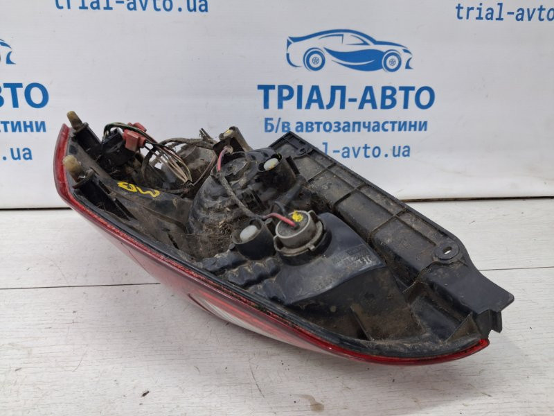 Фонарь задний внешний левый Mitsubishi Pajero Wagon 3 3.2 ДИЗЕЛЬ 4M41 1999 (б/у) Киев - изображение 9