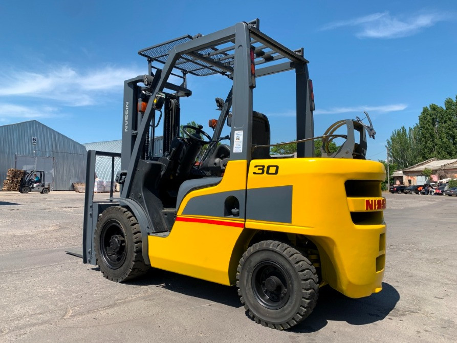 Вилочный погрузчик Nissan на 3 тонны, с синхронным позиционером вил. Модель UG1F2A30D Винница - изображение 4
