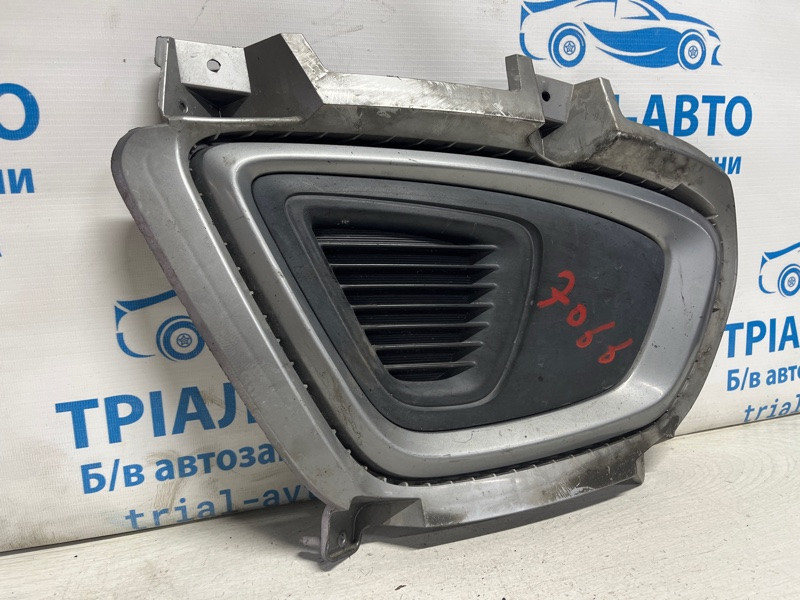 Решетка противотуманки правая Kia Sorento UM 2.4 БЕНЗИН G4KJ 2014 (б/у) Киев - изображение 2