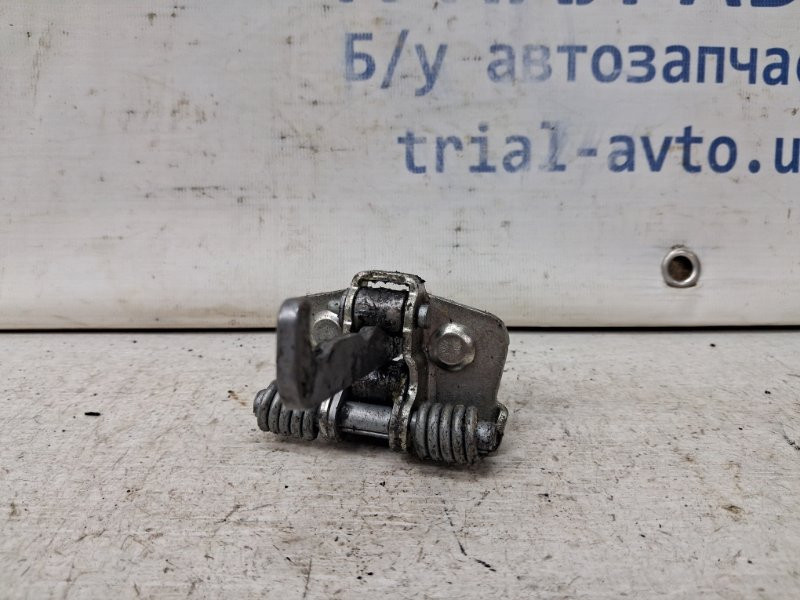 Ограничитель двери передний левый Dacia Duster HS 1.5 DIESEL K9K 2010 (б/у) Киев - изображение 2