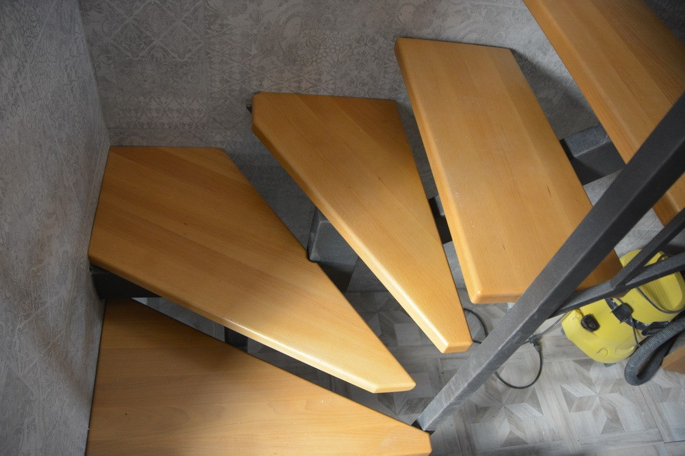 Лестница на одном косоуре. "Броневик" Днепр. Дніпро - зображення 6