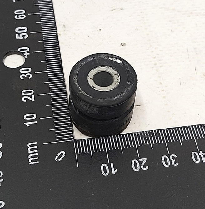 Подушка крепления расширительного бачка охлаждающей жидкости 20 mm Tesla model 3 1110861-00-A Київ - зображення 1