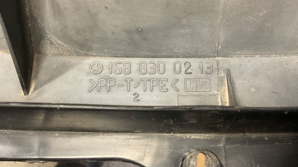 Бу накладка трапеции дворников Mercedes Benz W168, A1688300213, 1688300213 Кропивницький - зображення 3
