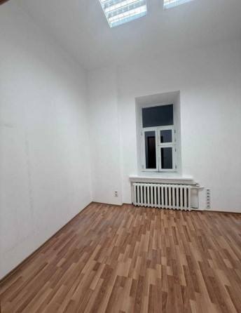 Контрактова пл метро,вул Сагайдачного 12,офіс 10м Київ